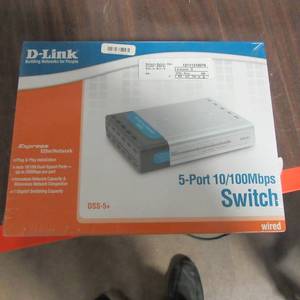 lot 75 image: D-LINK 5-Port Switch New