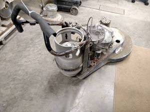 lot 14 image: Alto 27 Gas Burnisher, 17 hp. LP G...