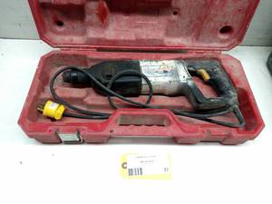lot 32 image: Bosch 11224 SDS Electric Hammer Dri...