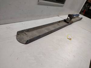 lot 19 image: 8 Aluminum Power Screed