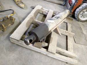 lot 39 image: Hydraulic Cylinder, Approx. 40 Str...