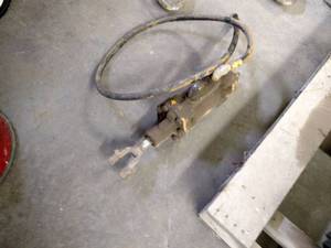 lot 40 image: Hydraulic Cylinder, Approx. 8 Stro...