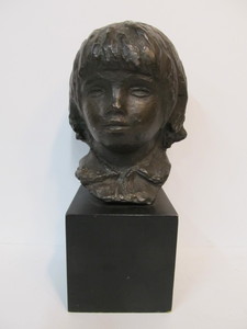 lot 23 image: Large Vintage 1977 AMR Girl Bust Sculpture