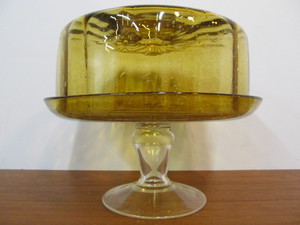 lot 25 image: Vintage Hand Blown Yellow Glass Pedestal Cake Stand wDome Top.