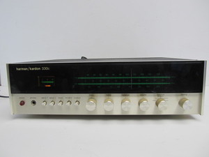 lot 92 image: Working Vintage HARMON KARDON Model 330C Stereo Receiver