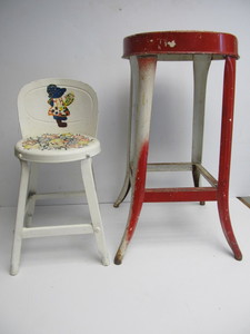 lot 50 image: Vintage Metal Stool & Childs Chair