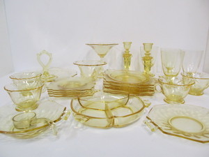 lot 123 image: Large Lot of Yellow HEISEY Depression Glass