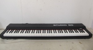 lot 125 image: 88 Key STUDIO 90 Fatar Electric Keyboard