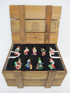 lot 57 image: Thomas Pacconi Blown Glass Santa Christmas Ornaments wWood Case