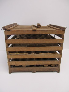 lot 58 image: Antique Primitive Wooden HUMPTY DUMPTY Egg Crate