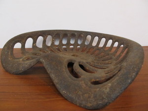 lot 184 image: Antique CHAMPION Cast Iron Tractor Seat #4