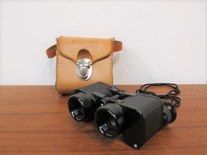 lot 190 image: Vintage Skylite Deluxe Binoculars wCase