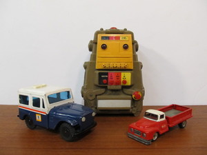 lot 191 image: Vintage Toy Trucks & Mego Robot