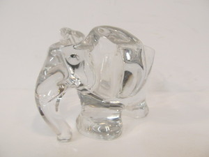 lot 193 image: Signed Vintage French Crystal Elephant Pipe Holder