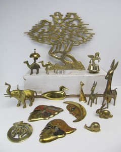lot 200 image: Large Lot of Solid Brass Items