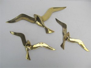 lot 203 image: 3 Vintage Solid Brass Seagull Wall Hangings.