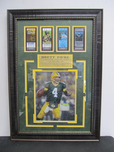 lot 214 image: Framed Green Bay Packers Brett Favre Display