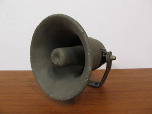 lot 242 image: Vintage MIDLAND Trumpet Speaker wBracket