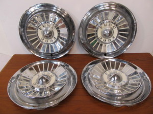 lot 254 image: Matching Set of 4 Vintage 1950s FORD Hubcaps