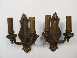 lot 256 image: Matching Pair of Antique Gilt Dual Light Wall Sconces