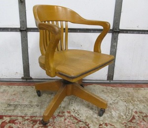 lot 261 image: Vintage Solid Oak Bankers Swivel Office Chair
