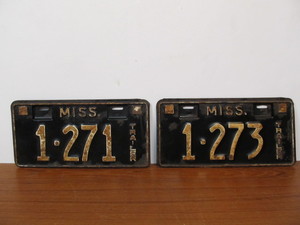 lot 297 image: 2 Vintage 1930s MISSISSIPPI Trailer License Plates