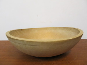 lot 304 image: Vintage Primitive Wooden MUNISING Dough Bowl