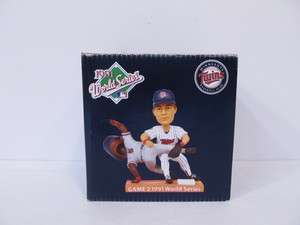lot 311 image: Kent Hrbek & Ron Gant 1991 World Series Bobblehead