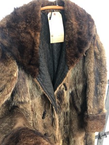 lot 1 image: Original Antique Mens Genuine Racoon Fur Coat wBeaver Trim