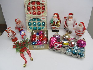 lot 324 image: Lot of Vintage Glass Christmas Ornaments Santas etc