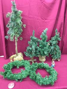 Mini Trees & Wreaths