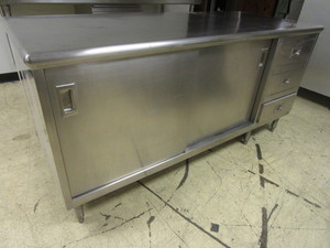 lot 204 image: STAINLESS STEEL PREP TABLE WITH STORAGE AND DRAWERS