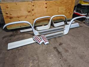lot 16 image: 1994 Chevy 1500 Extended Cab Fiberglass Body panel Kit