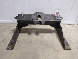 lot 10 image: RBW 12,000lb Truck 5th Wheel Hitch Model UHS-85