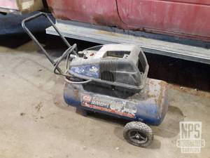 lot 40 image: 13 Gallon Air Compressor - Works