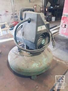 lot 41 image: 4 Gallon Air Compressor - Works