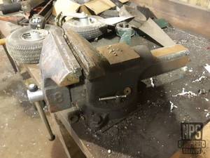 lot 60 image: 8 Bench Vice
