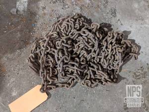 lot 25 image: Log Chain w Hooks