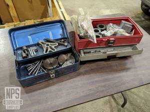 lot 74 image: Pulley Puller Kit and Assorted Hardware