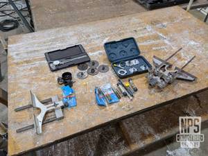 lot 121 image: Lot of Router Bits and Accessories