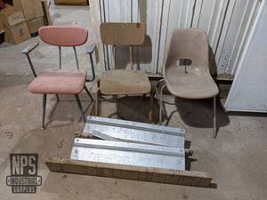 lot 130 image: (2) Sawhorses and (3) Chairs