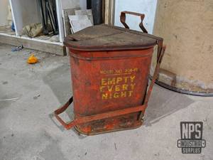 lot 132 image: Flip Lid Oil Rag Can 16 x 14 x 14