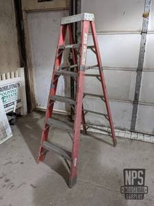 lot 140 image: 6 Fiberglass Ladder
