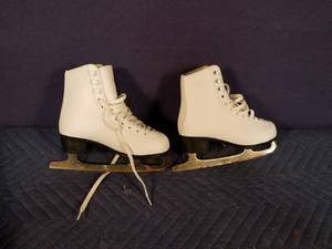 Girls Figure Skates