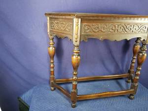Antique Entry Way Table&nbsp