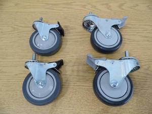 Lot of 4 Locking Casters