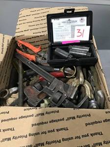 lot 31 image: Lot of Used mechanics tools