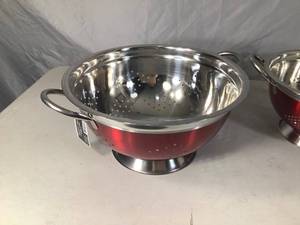 lot 77 image: 3 New Strainers  Colander