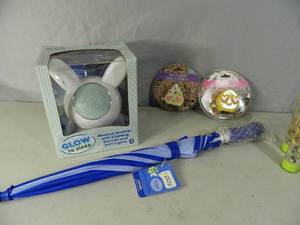 lot 87 image: New Kids Items
