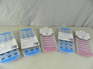 lot 97 image: 10 New Easy Out Ice Cube Trays
